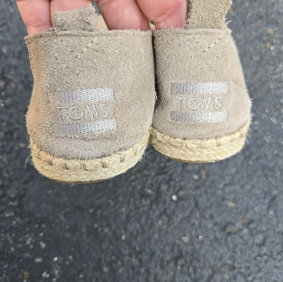 Toms Tan Suede Women's Slip-On Flats-Size 6.5 - Picture 5 of 6